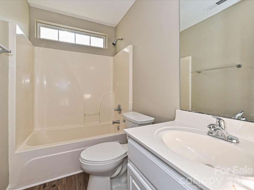 4621 Victory Lane, Charlotte, NC 28269.  MLS# CAR4425052, YatesRealty ID 20418. 