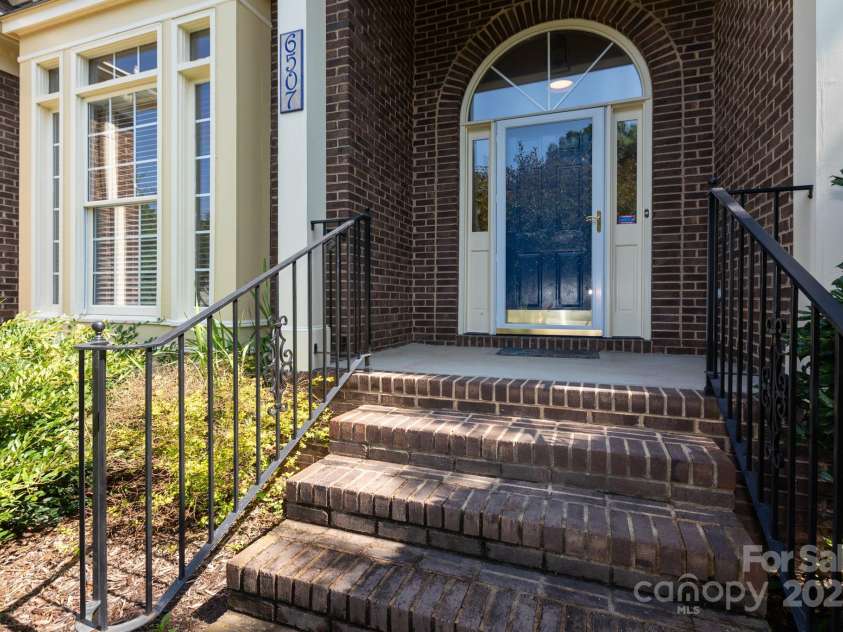 6507 Fairway Point Drive, Charlotte, NC 28269.  MLS# CAR4270294, YatesRealty ID 20418. 