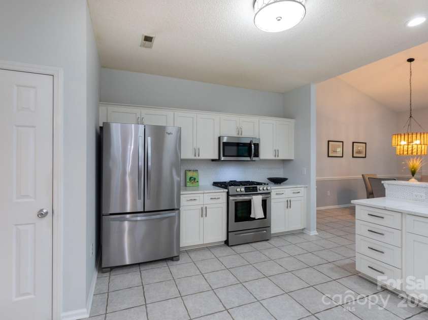 6507 Fairway Point Drive, Charlotte, NC 28269.  MLS# CAR4270294, YatesRealty ID 20418. 