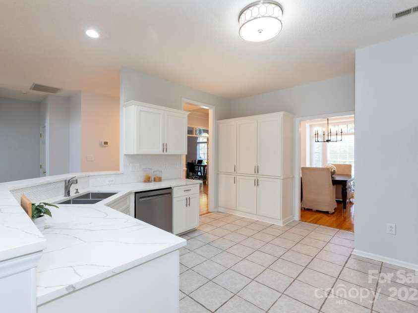 6507 Fairway Point Drive, Charlotte, NC 28269.  MLS# CAR4270294, YatesRealty ID 20418. 