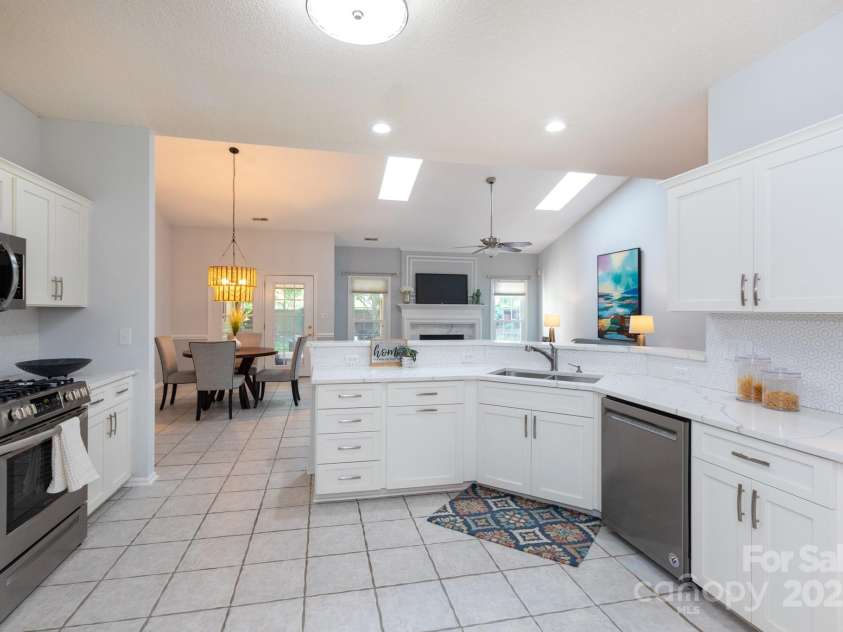6507 Fairway Point Drive, Charlotte, NC 28269.  MLS# CAR4270294, YatesRealty ID 20418. 