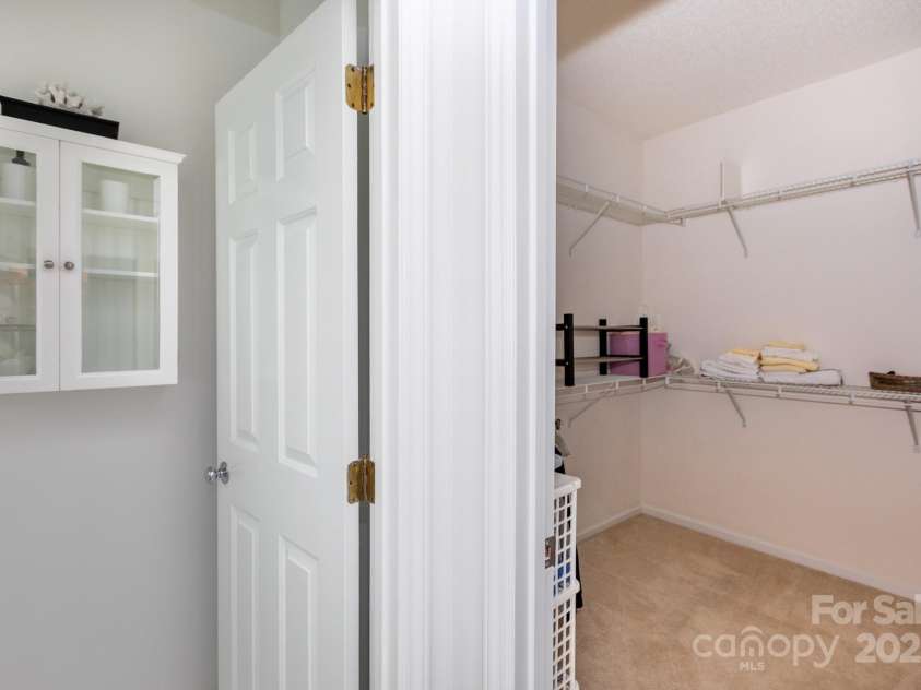 6507 Fairway Point Drive, Charlotte, NC 28269.  MLS# CAR4270294, YatesRealty ID 20418. 