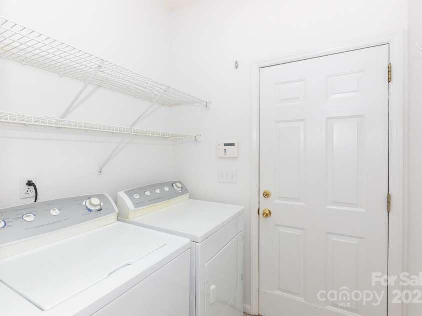 6507 Fairway Point Drive, Charlotte, NC 28269.  MLS# CAR4270294, YatesRealty ID 20418. 