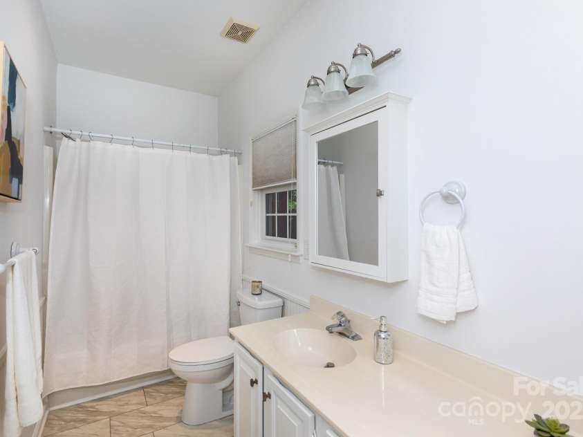 6507 Fairway Point Drive, Charlotte, NC 28269.  MLS# CAR4270294, YatesRealty ID 20418. 