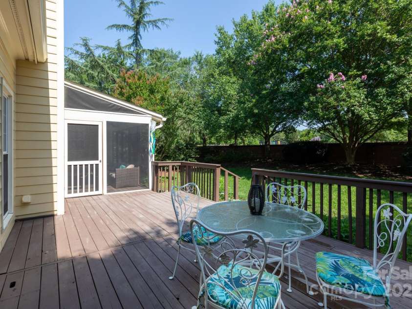 6507 Fairway Point Drive, Charlotte, NC 28269.  MLS# CAR4270294, YatesRealty ID 20418. 