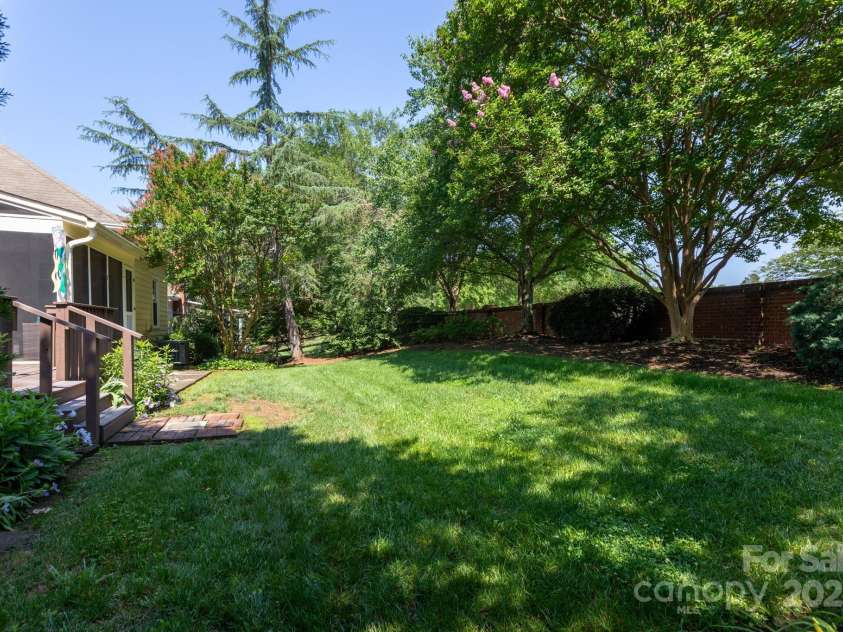 6507 Fairway Point Drive, Charlotte, NC 28269.  MLS# CAR4270294, YatesRealty ID 20418. 