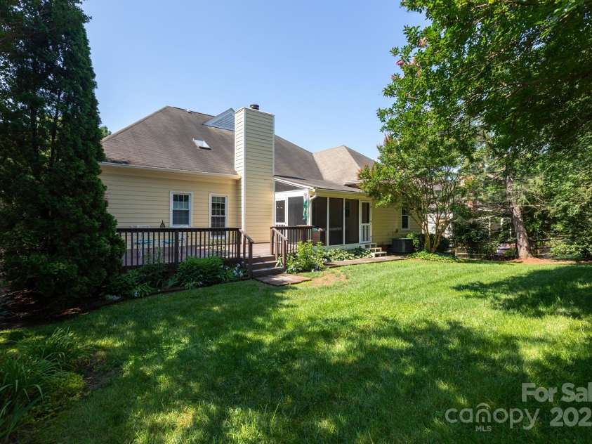 6507 Fairway Point Drive, Charlotte, NC 28269.  MLS# CAR4270294, YatesRealty ID 20418. 