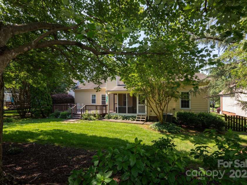 6507 Fairway Point Drive, Charlotte, NC 28269.  MLS# CAR4270294, YatesRealty ID 20418. 