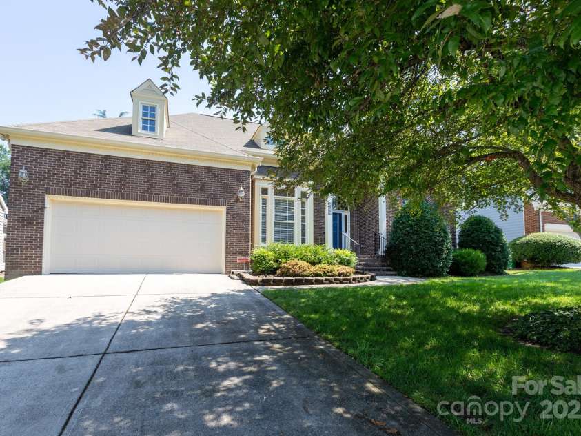 6507 Fairway Point Drive, Charlotte, NC 28269.  MLS# CAR4270294, YatesRealty ID 20418. 