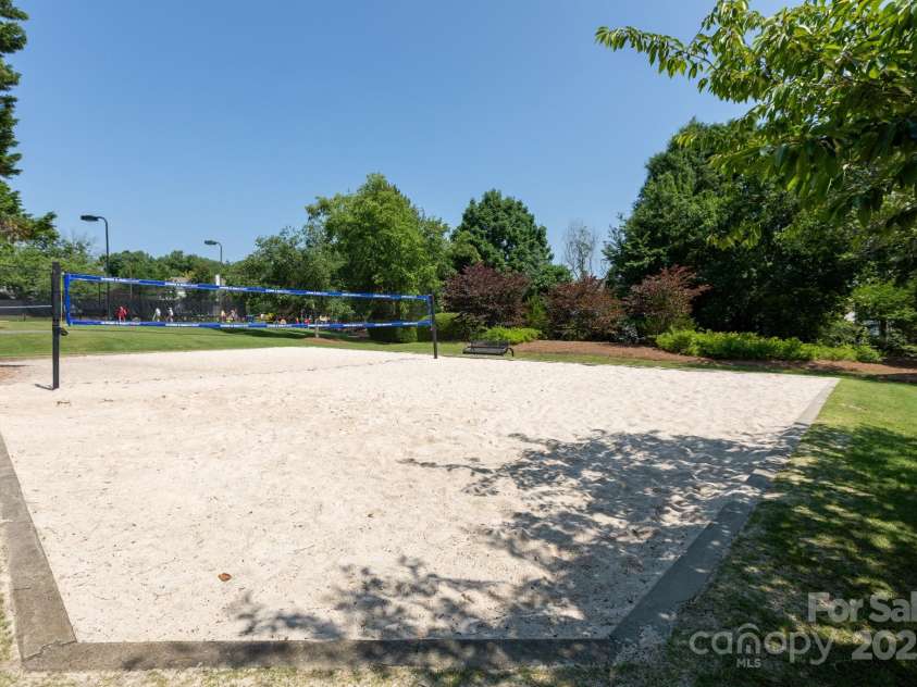 6507 Fairway Point Drive, Charlotte, NC 28269.  MLS# CAR4270294, YatesRealty ID 20418. 