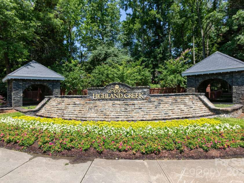6507 Fairway Point Drive, Charlotte, NC 28269.  MLS# CAR4270294, YatesRealty ID 20418. 
