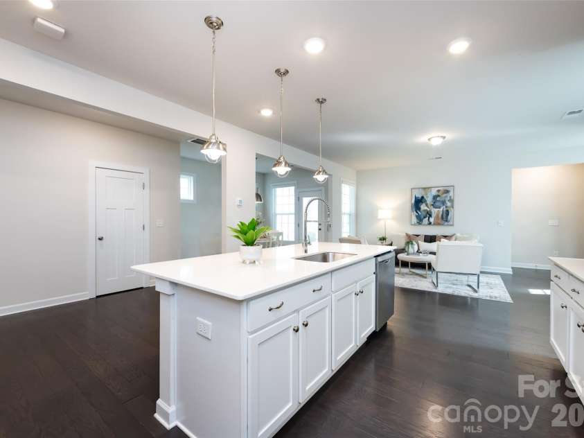 11440 Westbranch Parkway, Davidson, NC 28036.  MLS# CAR4366825, YatesRealty ID 20419. Bright kitchen featuring crisp white cabinetry, stainless steel appliances, ample counter space, and a clean, modern design perfect for everyday living.
