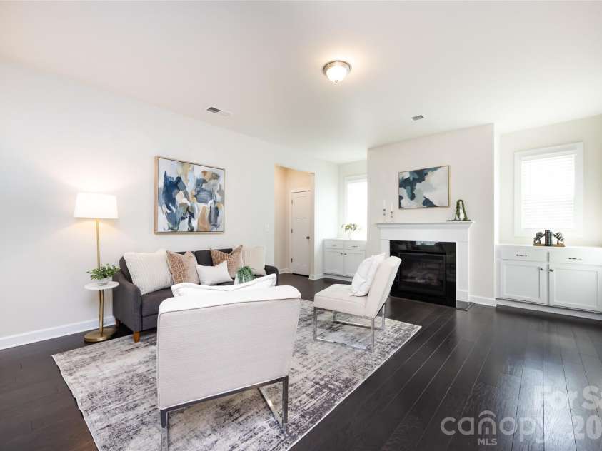 11440 Westbranch Parkway, Davidson, NC 28036.  MLS# CAR4366825, YatesRealty ID 20419. Spacious open-concept great room featuring a cozy fireplace, abundant natural light, and seamless flow into the modern kitchen—ideal for entertaining.
