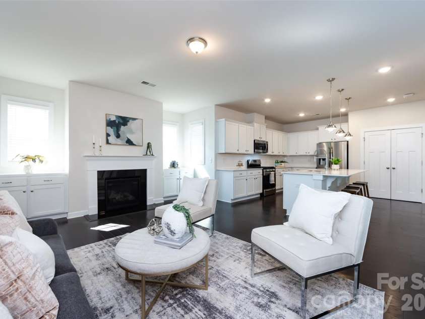 11440 Westbranch Parkway, Davidson, NC 28036.  MLS# CAR4366825, YatesRealty ID 20419. Spacious open-concept great room featuring a cozy fireplace, abundant natural light, and seamless flow into the modern kitchen—ideal for entertaining.