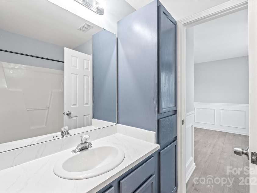 2059 Lennox Square Road, Charlotte, NC 28210.  MLS# CAR4245907, YatesRealty ID 20419. 