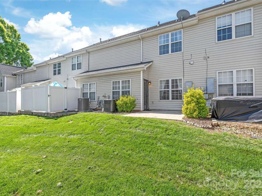 2059 Lennox Square Road, Charlotte, NC 28210.  MLS# CAR4245907, YatesRealty ID 20419. 