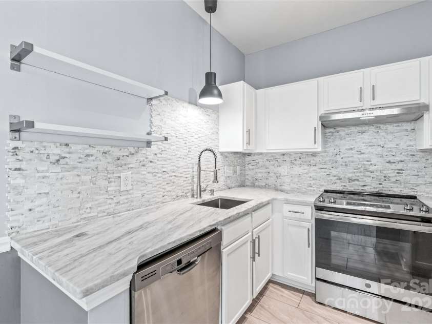 2059 Lennox Square Road, Charlotte, NC 28210.  MLS# CAR4245907, YatesRealty ID 20419. 