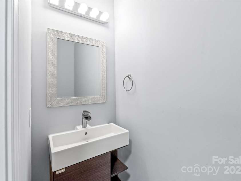 2059 Lennox Square Road, Charlotte, NC 28210.  MLS# CAR4245907, YatesRealty ID 20419. 