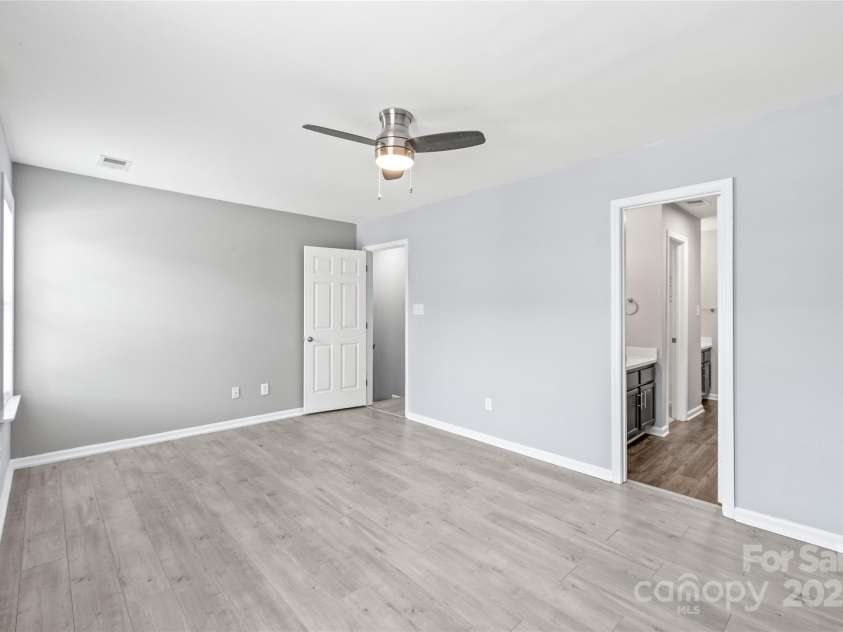 2059 Lennox Square Road, Charlotte, NC 28210.  MLS# CAR4245907, YatesRealty ID 20419. 