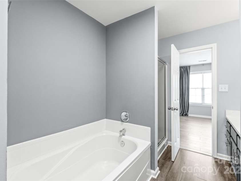 2059 Lennox Square Road, Charlotte, NC 28210.  MLS# CAR4245907, YatesRealty ID 20419. 