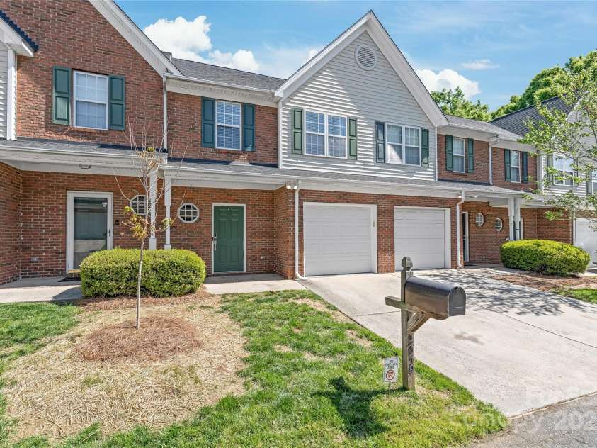 2059 Lennox Square Road, Charlotte, NC 28210.  MLS# CAR4245907, YatesRealty ID 20419. 