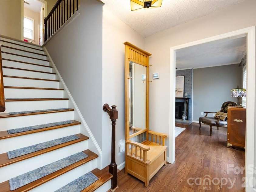 5042 Virginian Lane, Charlotte, NC 28226.  MLS# CAR4345660, YatesRealty ID 2042. 