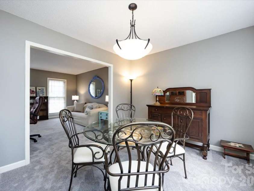 5042 Virginian Lane, Charlotte, NC 28226.  MLS# CAR4345660, YatesRealty ID 2042. 