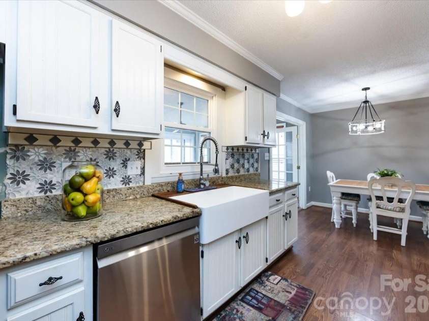5042 Virginian Lane, Charlotte, NC 28226.  MLS# CAR4345660, YatesRealty ID 2042. 