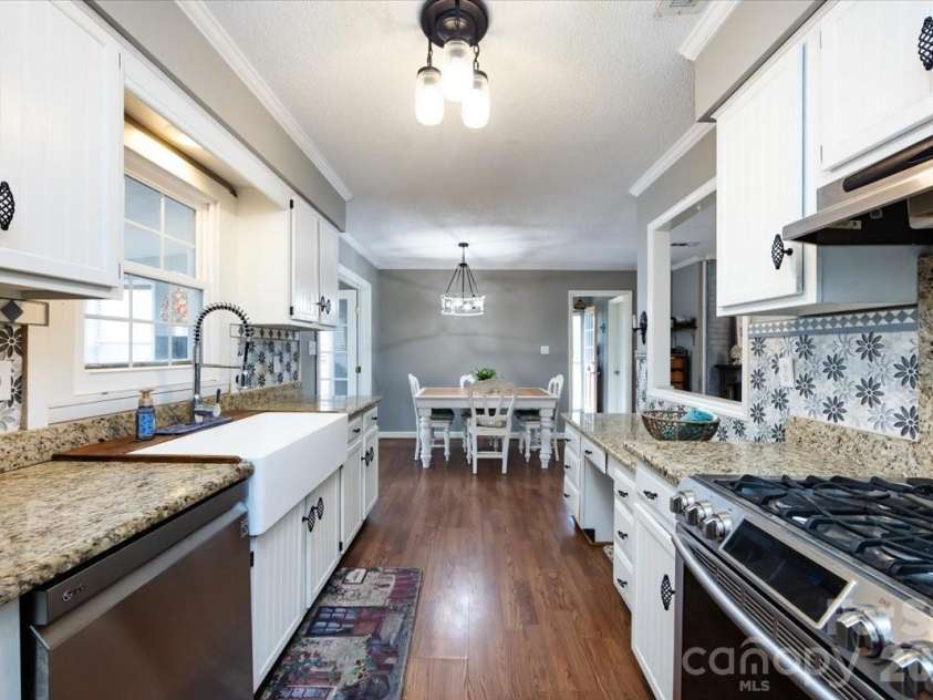 5042 Virginian Lane, Charlotte, NC 28226.  MLS# CAR4345660, YatesRealty ID 2042. 