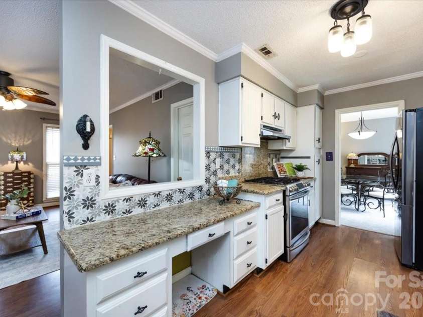 5042 Virginian Lane, Charlotte, NC 28226.  MLS# CAR4345660, YatesRealty ID 2042. 