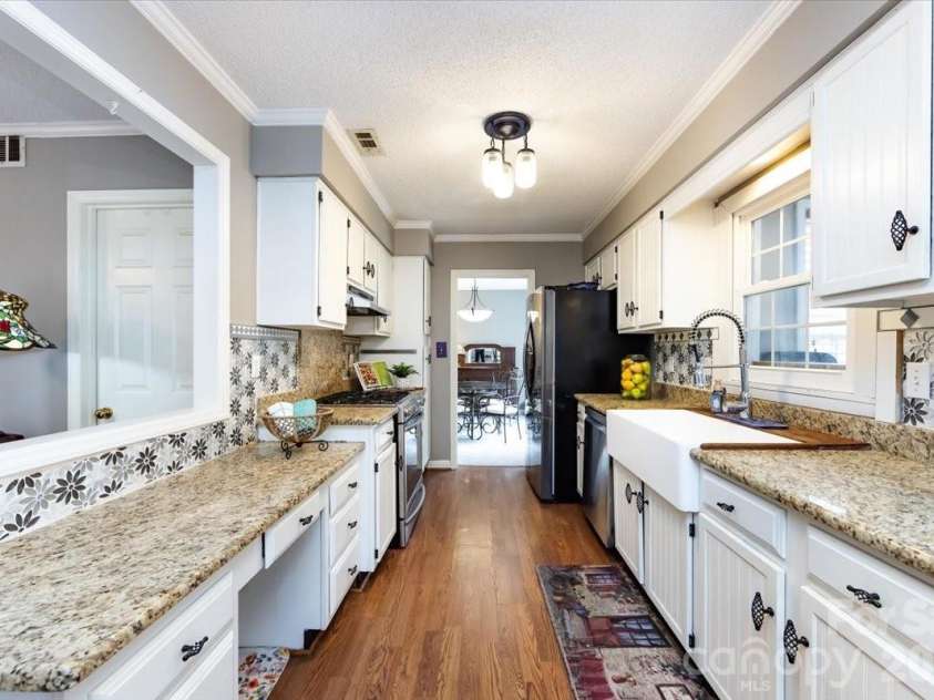 5042 Virginian Lane, Charlotte, NC 28226.  MLS# CAR4345660, YatesRealty ID 2042. 