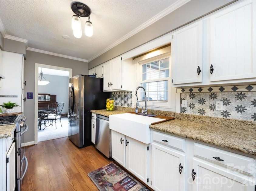 5042 Virginian Lane, Charlotte, NC 28226.  MLS# CAR4345660, YatesRealty ID 2042. 