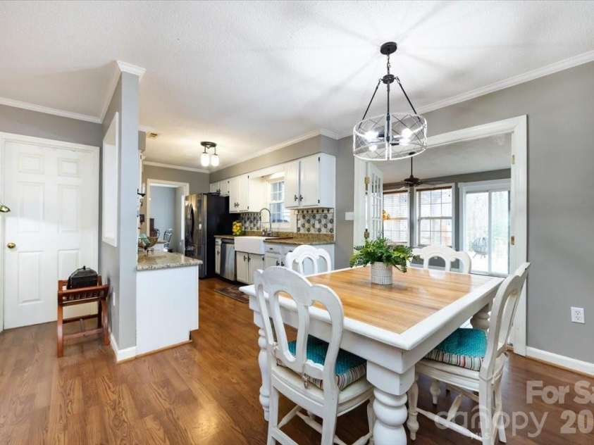 5042 Virginian Lane, Charlotte, NC 28226.  MLS# CAR4345660, YatesRealty ID 2042. 