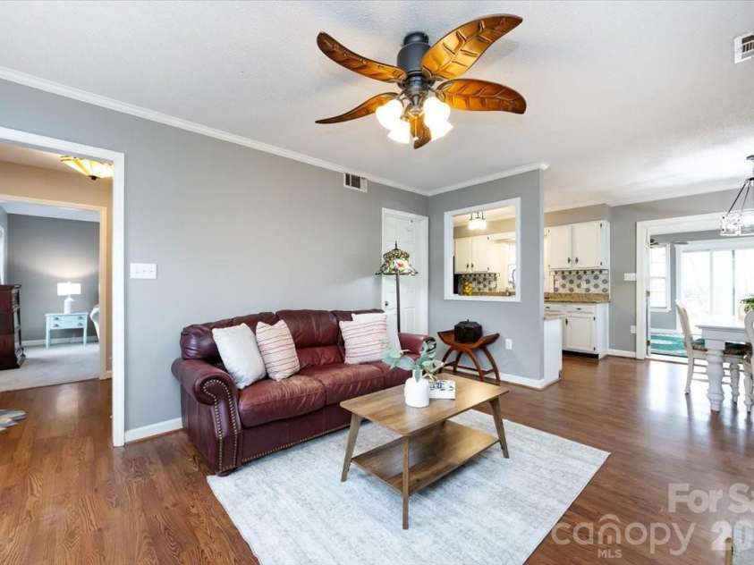 5042 Virginian Lane, Charlotte, NC 28226.  MLS# CAR4345660, YatesRealty ID 2042. 