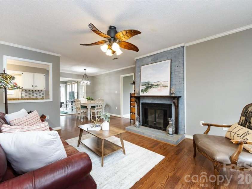 5042 Virginian Lane, Charlotte, NC 28226.  MLS# CAR4345660, YatesRealty ID 2042. 
