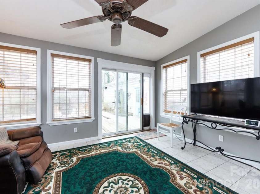 5042 Virginian Lane, Charlotte, NC 28226.  MLS# CAR4345660, YatesRealty ID 2042. 