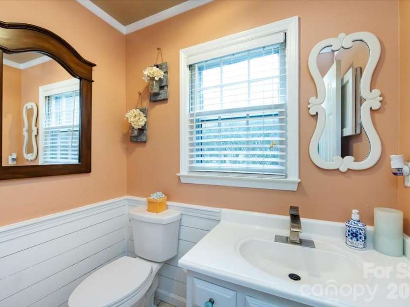 5042 Virginian Lane, Charlotte, NC 28226.  MLS# CAR4345660, YatesRealty ID 2042. 