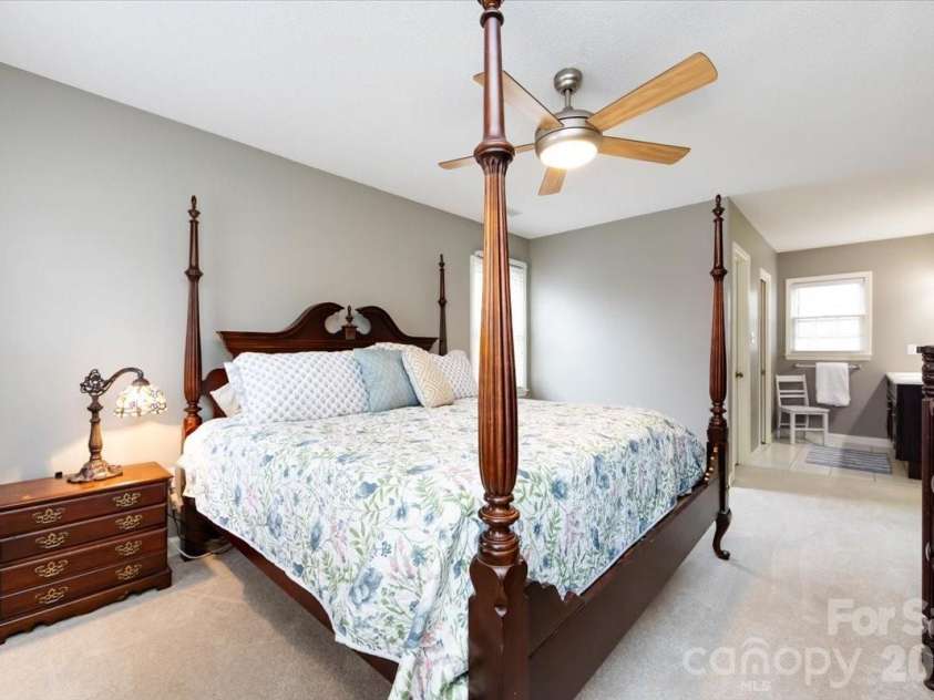 5042 Virginian Lane, Charlotte, NC 28226.  MLS# CAR4345660, YatesRealty ID 2042. 