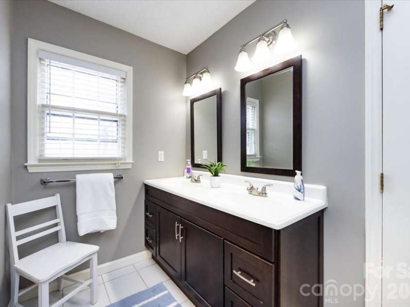 5042 Virginian Lane, Charlotte, NC 28226.  MLS# CAR4345660, YatesRealty ID 2042. 