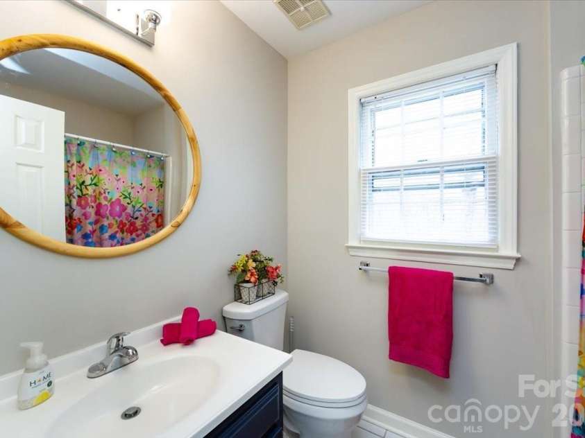 5042 Virginian Lane, Charlotte, NC 28226.  MLS# CAR4345660, YatesRealty ID 2042. 