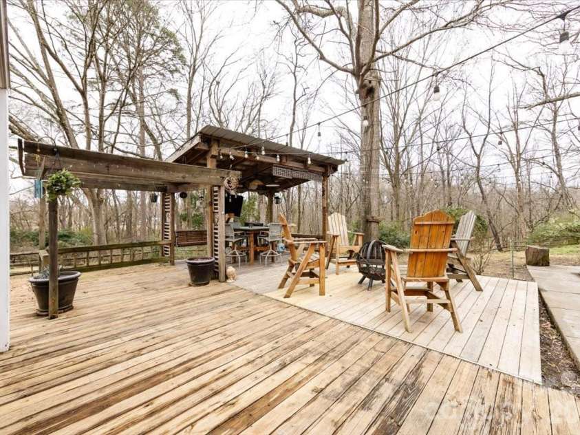 5042 Virginian Lane, Charlotte, NC 28226.  MLS# CAR4345660, YatesRealty ID 2042. 