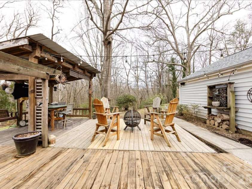 5042 Virginian Lane, Charlotte, NC 28226.  MLS# CAR4345660, YatesRealty ID 2042. 