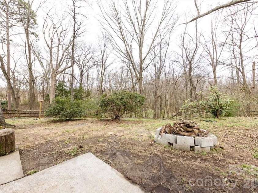 5042 Virginian Lane, Charlotte, NC 28226.  MLS# CAR4345660, YatesRealty ID 2042. 
