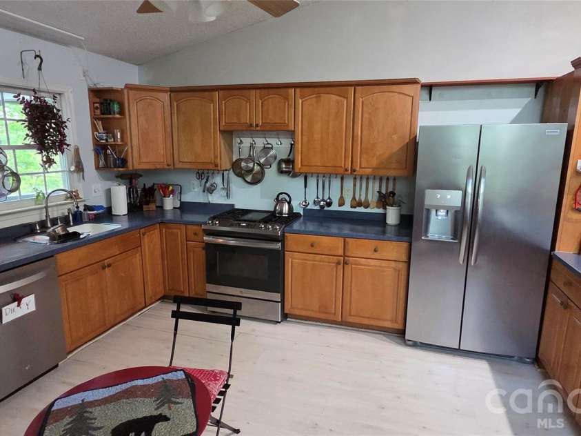 140 Elijah Hall Road, Black Mountain, NC 28711.  MLS# CAR4376953, YatesRealty ID 20420. 