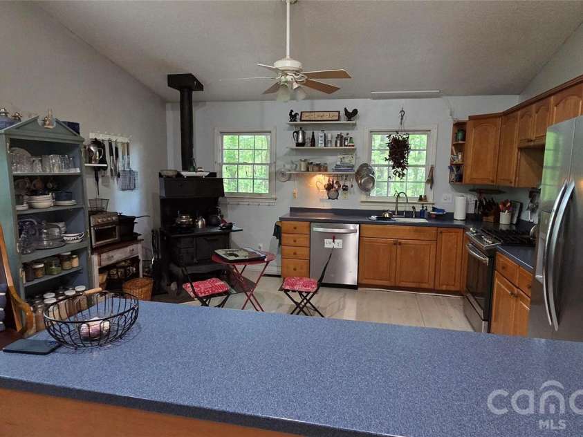 140 Elijah Hall Road, Black Mountain, NC 28711.  MLS# CAR4376953, YatesRealty ID 20420. 