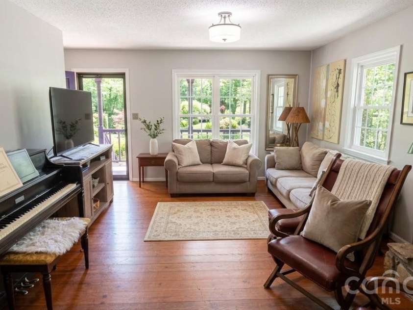 140 Elijah Hall Road, Black Mountain, NC 28711.  MLS# CAR4376953, YatesRealty ID 20420. 