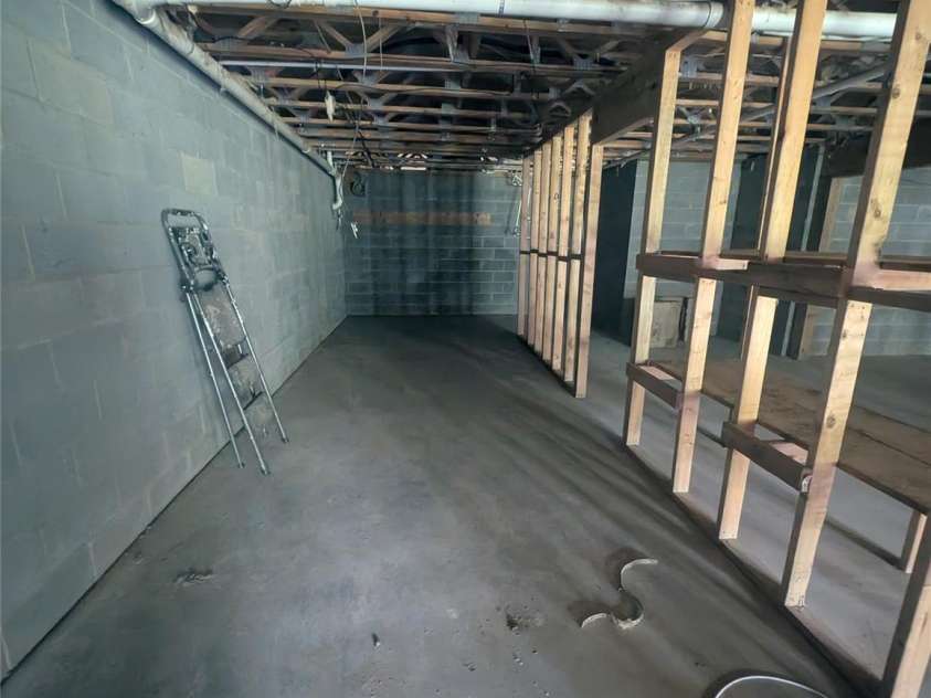 158 Clear Creekside Drive, Hendersonville, NC 28792.  MLS# CAR4265062, YatesRealty ID 20420. 