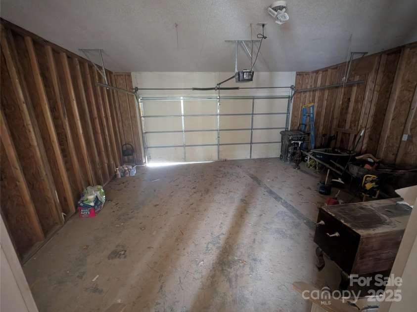 158 Clear Creekside Drive, Hendersonville, NC 28792.  MLS# CAR4265062, YatesRealty ID 20420. 