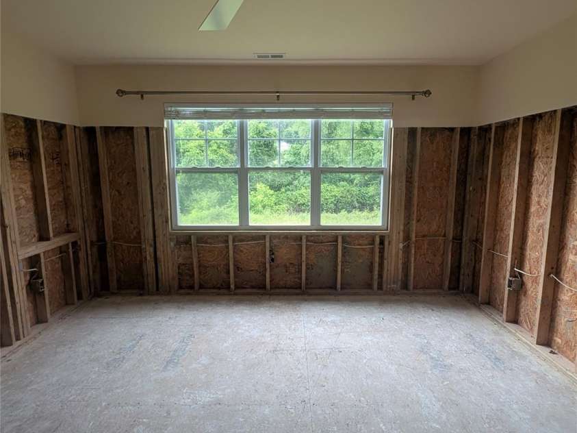 158 Clear Creekside Drive, Hendersonville, NC 28792.  MLS# CAR4265062, YatesRealty ID 20420. 