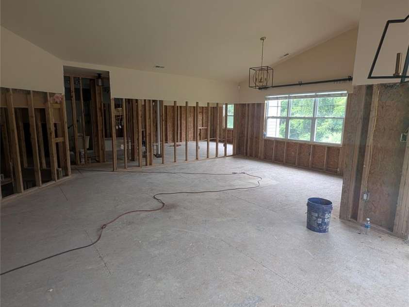 158 Clear Creekside Drive, Hendersonville, NC 28792.  MLS# CAR4265062, YatesRealty ID 20420. 